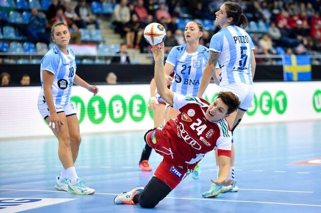 2017.12.05 Bietigheim-Bissingen Pilka reczna Mistrzostwa Swiata w pilce recznej kobiet Wegry - Argentyna N z Szabina Mayer Foto Lukasz Laskowski PressFocus NEWSPIX.PL 2017.12.05 Bietigheim-Bissingen IHF Women s Handball World Championship WM Weltmeisterschaft Hungary v Argentina Szabina Mayer Credit: Lukasz Laskowski PressFocus --- Newspix.pl  20171205_LUK_023