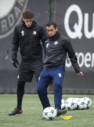 05-12-2017 VOETBAL: TRAINING FEYENOORD: ROTTERDAM Giovanni van Bronckhorst, coach Feyenoord Foto: SCS Michel Utrecht xVIxVIxImagesx xSoenarxChamidxsportfotografiexIVx 9491974