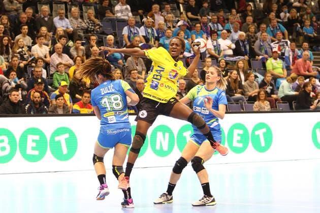 Goal of Juliana Jose Machado Angola left Nina Zulic Slovenia right Ines Amon Slovenia Slovenia vs Angola Handball Women World Cup 02 12 2017 Trier Copyright: xWeissx Eibner-Pressefotox EP_rws