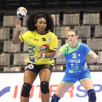 Albertina Cruz Kassoma Angola back Terja Ferfolja Slovenia Slovenia vs Angola Handball Women World Cup 02 12 2017 Trier Copyright: xWeissx Eibner-Pressefotox EP_rws