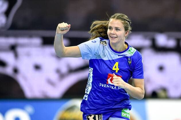 171205 Swedens Olivia Mellegard commends during the match between Sweden and the Czech Republic during the World Cup on December 5, 2017 in Bietigheim Bissingen  Copyright: CARLxSANDIN BB171205CS013