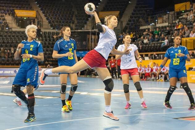 GER IHF World Cup 2017 Russia RUS vs Brazil BRA 03 12 2017 EWE Arena Oldenburg Germany 23 IHF World Championship 2017 Womens first round Group C Japan vs Denmark pictured Samira ROCHA Brazil 4 Daria DMITRIEVA RUS 7 Nordphotox xRojahn nph00300