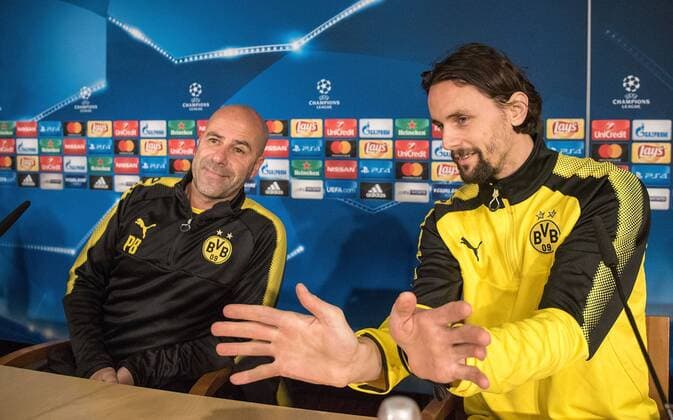 05 12 2017 xfux Football Champions League Borussia Dortmund press conference before the Champions League against Real Madrid emspor v l coach Peter Bosz Borussia Dortmund Neven Subotic Borussia Dortmund gives gestures gestures with gestures gestures gesticulate gesticolando Madrid