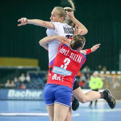 Germany Serbia Handball Women WC Leipzig 05 12 2017 Arena Leipzig World Cup 2017 Handball Women Preliminary Group D Germany GER vs Serbia SRB Pictured v l Nadja Mansson 21 Germany and Katarina KRPEZ SLEZAK 3 Serbia