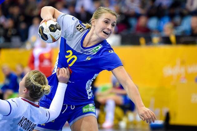 Handball, WM Damen, Schweden - Tschechien 2017.12.05 Bietigheim-Bissingen Pilka reczna Mistrzostwa Swiata w pilce recznej kobiet Szwecja - Czechy N z Isabella Gullden in action Foto Lukasz Laskowski PressFocus NEWSPIX.PL 2017.12.05 Bietigheim-Bissingen IHF Women s Handball World Championship WM Weltmeisterschaft Sweden v Czech Republic Isabella Gullden in action Credit: Lukasz Laskowski PressFocus --- Newspix.pl  20171205_LUK_205