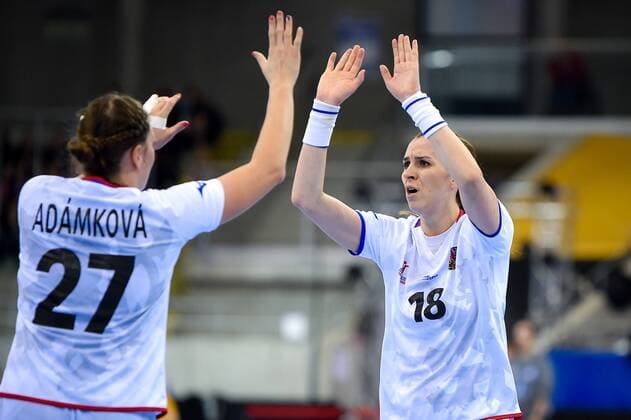 Handball, WM Damen, Schweden - Tschechien 2017.12.05 Bietigheim-Bissingen Pilka reczna Mistrzostwa Swiata w pilce recznej kobiet Szwecja - Czechy N z Petra Adamkova and Ives Luzumova Foto Lukasz Laskowski PressFocus NEWSPIX.PL 2017.12.05 Bietigheim-Bissingen IHF Women s Handball World Championship WM Weltmeisterschaft Sweden v Czech Republic Petra Adamkova and Ives Luzumova Credit: Lukasz Laskowski PressFocus --- Newspix.pl  20171205_LUK_214