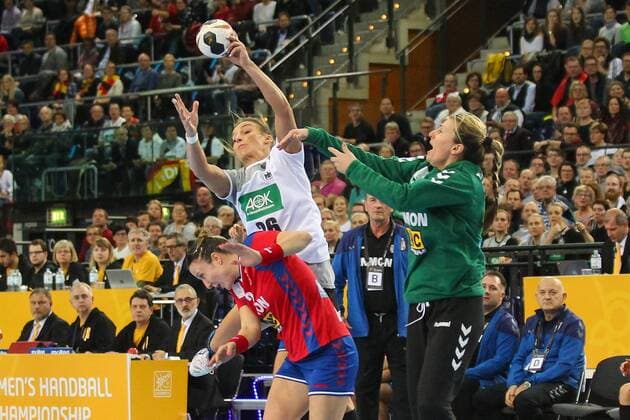 Germany vs Serbia Serbia 05 12 2017 23rd IHF Women s Handball World Championship Germany 2017 Preliminary round Group D Germany vs Serbia Arena Leipzig Womens Handball World Cup Womens preliminary round Group D Germany vs Serbia Pictured Angie Geschke 26 GER xjkx