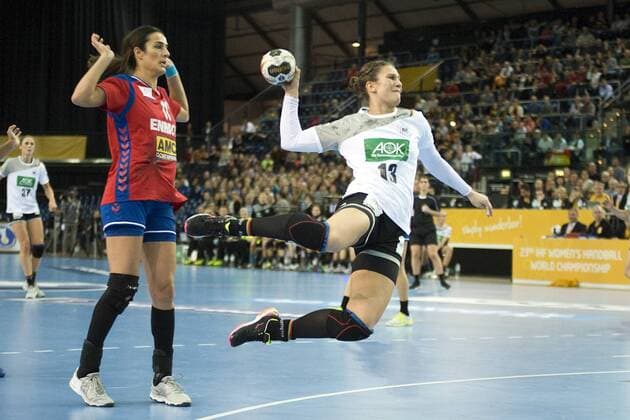 Handball World Championship Women Preliminary Group D Germany Serbia 05 12 2017 Julia Behnke GER at goal throw Sanja Damnjanovic SRB li does not attack a Leipzig Saxony Germany