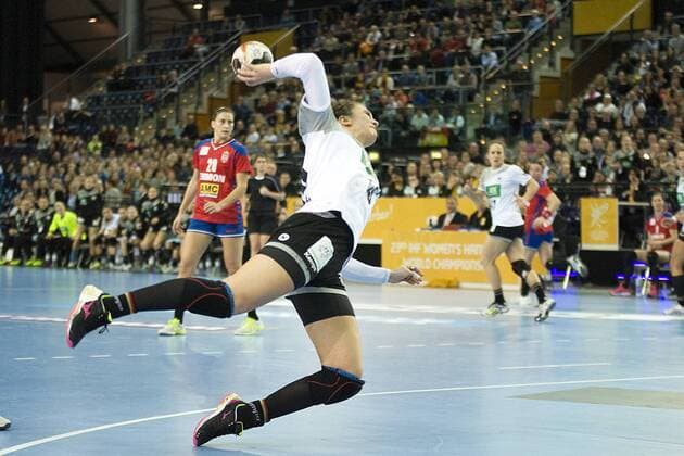 Handball World Championship Women preliminary round Group D Germany Serbia 05 12 2017 Julia Behnke GER at the goal throw Leipzig Saxony Germany