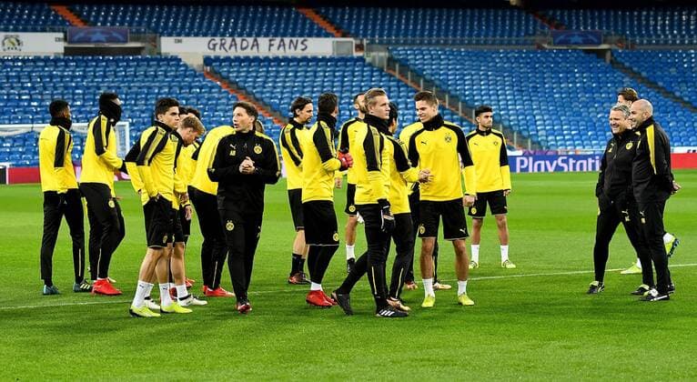 05 12 2017 xfux Football Champions League Borussia Dortmund training in the stadium before the Champions League against Real Madrid emspor v l player Borussia Dortmund and coach Peter Bosz Borussia Dortmund Madrid