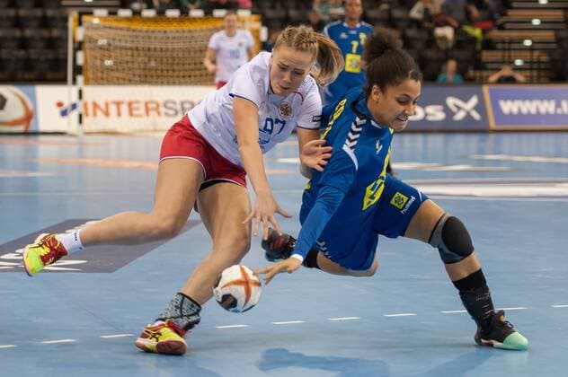 Anastasiia Makina Russia Russia 97 duel duel with Mariana Costa Brazil Brazil 88 Handball Women World Cup Russia Brazil xobx