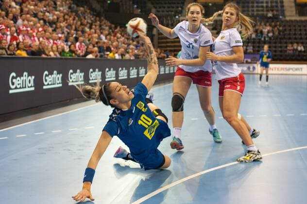 GER IHF World Cup 2017 Russia RUS vs Brazil BRA 03 12 2017 EWE Arena Oldenburg Germany 23 IHF World Championship 2017 Womens first round Group C Brazil vs Russia in picture Jessica RIBEIRO Brazil 10 Karina SABIROVA RUS 31 Daria SAMOKHINA RUS 18 Nordphotox xRojahn nph00300