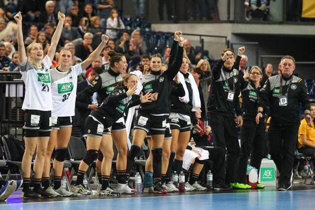 Germany vs Serbia Serbia 05 12 2017 23rd IHF Women s Handball World Championship Germany 2017 Preliminary Round Group D Germany vs Serbia Arena Leipzig Handball World Cup Women s preliminary Round Group D Germany vs Serbia Picture Team Germany Jubilation xjkx