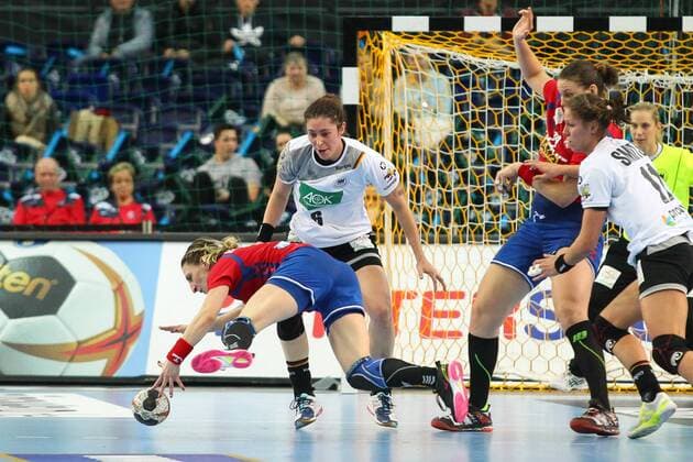 Germany vs Serbia Serbia 05 12 2017 23rd IHF Women s Handball World Championship Germany 2017 Preliminary Round Group D Germany vs Serbia Arena Leipzig Womens Handball World Cup Womens Preliminary Group D Germany vs Serbia Pictured Jenny KArolius 6 GER xjkx