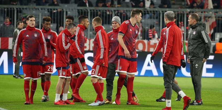 Soccer UEFA Champions League FC Bayern Muenchen Paris Saint Germain on 05 12 2017 in the Allianz Arena Group B Gameday 6 Season 2017 18 xmdx FC Bayern at Warm Up FC Bayern Muenchen Paris Saint Germain