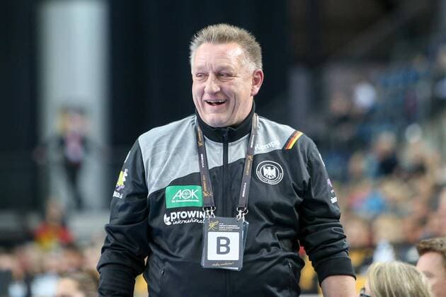 Germany Serbia Handball Women WC Leipzig 05 12 2017 Arena Leipzig World Cup 2017 Handball Women Preliminary Group D Germany GER vs Serbia SRB 22 22 9 11 Pictured Germany coach Michael Biegler Germany
