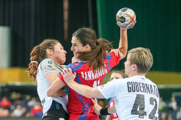 Germany Serbia Handball Women WC Leipzig 05 12 2017 Arena Leipzig World Cup 2017 Handball Women Preliminary Group D Germany GER vs Serbia SRB 22 22 9 11 Pictured v l Jenny Karolius 6 Germany Sanja DAMNJANOVIC 11 Serbia and Friederike Gubernatis 42 Germany
