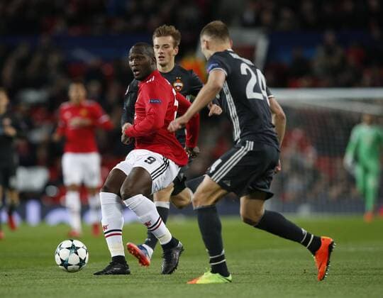 Romelu Lukaku of Manchester United ManU in action during the Champions League Group A match at the Old Trafford, Manchester. Picture date: December 5th 2017. Picture credit should read: Andrew Yates Sportimage EDITORIAL USE ONLY. No use with unauthorised audio, video, data, fixture lists, club league logos or live services. Online in-match use limited to 120 images, no video emulation. No use in betting, games or single club league player publications.