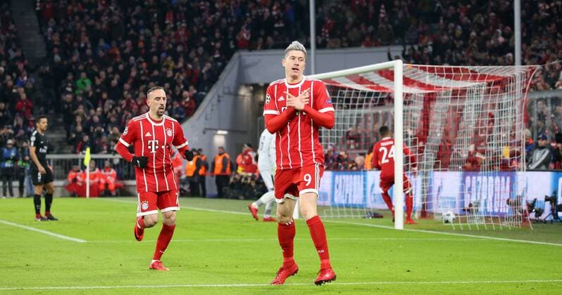 Soccer UEFA Champions League Bayern Munich Paris Saint Germain on 05 12 2017 in Allianz Arena Group B Gameday 6 Season 2017 18 xmdx 1 0 by Robert LEWANDOWSKI 9 FC Bayern Muenchen goaljubel FC Bayern Muenchen Paris Saint Germain