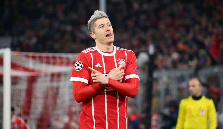 Soccer UEFA Champions League Bayern Munich Paris Saint Germain on 05 12 2017 in Allianz Arena Group B Gameday 6 Season 2017 18 xmdx 1 0 by Robert LEWANDOWSKI 9 FC Bayern Muenchen goaljubel FC Bayern Muenchen Paris Saint Germain