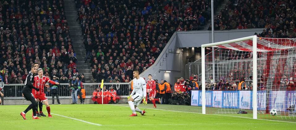 Soccer UEFA Champions League Bayern Munich Paris Saint Germain on 05 12 2017 in Allianz Arena Group B Matchday 6 Season 2017 18 xmdx 1 0 by Robert LEWANDOWSKI 9 FC Bayern Muenchen v Alphonse AREOLA 16 goalkeeper Paris Saint Germain goalie Bayern Munich Paris Saint Germain
