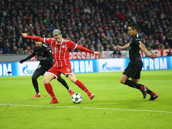 Layvin Kurzawa Paris Saint Germain 20 Robert Lewandowski Bayern Muenchen 9 scored the 1 0 right Marquinhos Paris Saint Germain 5 FC Bayern Munich vs Paris Saint Germain Champions League Soccer 05 12 2017 Muenchen Copyright: xLanger Eibner-Pressefotox EP_HLR