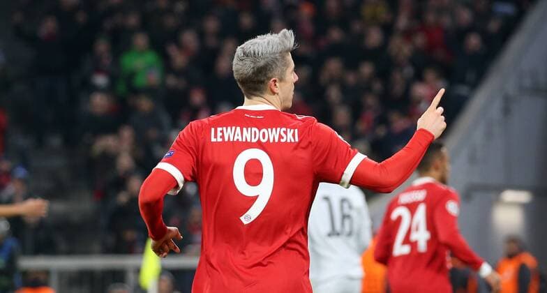 Soccer UEFA Champions League Bayern Munich Paris Saint Germain on 05 12 2017 in Allianz Arena Group B Matchday 6 Season 2017 18 xmdx 1 0 by Robert LEWANDOWSKI 9 FC Bayern Muenchen v Alphonse AREOLA 16 goalkeeper Paris Saint Germain goalie Bayern Munich Paris Saint Germain