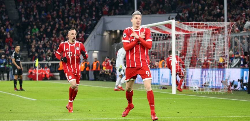 Soccer UEFA Champions League Bayern Munich Paris Saint Germain on 05 12 2017 in Allianz Arena Group B Matchday 6 Season 2017 18 xmdx 1 0 by Robert LEWANDOWSKI 9 FC Bayern Muenchen v Alphonse AREOLA 16 goalkeeper Paris Saint Germain goalie Bayern Munich Paris Saint Germain