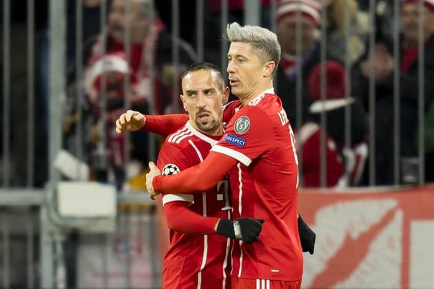 GER UEFA CL Bayern Muenchen GER vs Paris Saint Germain FRA 05 12 2017 Allianz Arena Muenchen GER UEFA CL Bayern Muenchen GER vs Paris Saint Germain FRA Group B pictured cheering for the goal to 1 0 by Robert Lewandowski FCB 9 with Franck Ribery FCB 7 nordphotox xStraubmeier nph00004