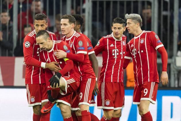 GER UEFA CL Bayern Muenchen GER vs Paris Saint Germain FRA 05 12 2017 Allianz Arena Muenchen GER UEFA CL Bayern Muenchen GER vs Paris Saint Germain FRA Group B pictured rejoicing after the goal to 1 0 by Robert Lewandowski FCB 9 with Franck Ribery FCB 7 Sebastian Rudy FCB 19 James FCB 11 nordphotox xStraubmeier nph00004