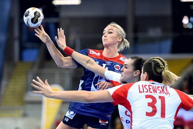 171205 Norways Stine Bredal Oftedal during the match between Norway and Poland during the World Cup on December 5, 2017 in Bietigheim Bissingen  Copyright: CARLxSANDIN BB171205CS098