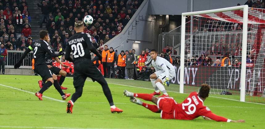 Soccer UEFA Champions League FC Bayern Muenchen Paris Saint Germain on 05 12 2017 in the Allianz Arena Group B Gameday 6 Season 2017 18 xmdx Kingsley COMAN 29 FC Bayern Muenchen v Alphonse AREOLA 16 goalkeeper Paris Saint Germain FC Bayern Munich Paris Saint Germain