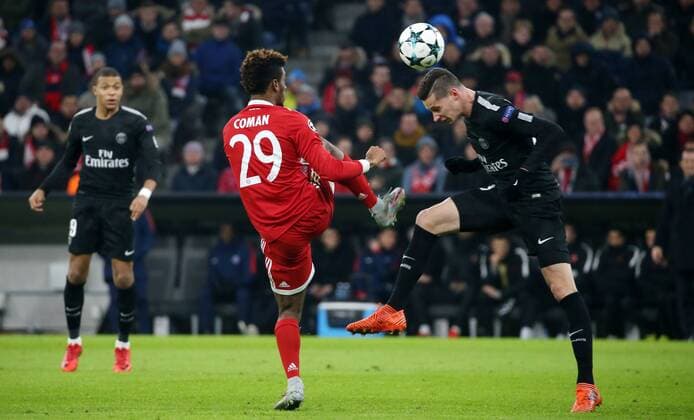 Soccer UEFA Champions League FC Bayern Muenchen Paris Saint Germain on 05 12 2017 in the Allianz Arena Group B Gameday 6 Season 2017 18 xmdx Kingsley COMAN 29 FC Bayern Muenchen Julian DRAXLER 23 Paris Saint Germain FC Bayern Munich Paris Saint Germain