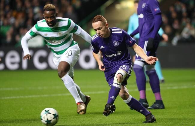 Celtic s Moussa Dembele and Anderlecht s Adrien Trebel fight for the ball during a soccer game between Scottish team Celtic FC and Belgian club RSC Anderlecht, Tuesday 05 December 2017 in Glasgow, Scotland, the sixth and last game in the group stage of the UEFA Champions League competition. VIRGINIExLEFOUR  x05214435x