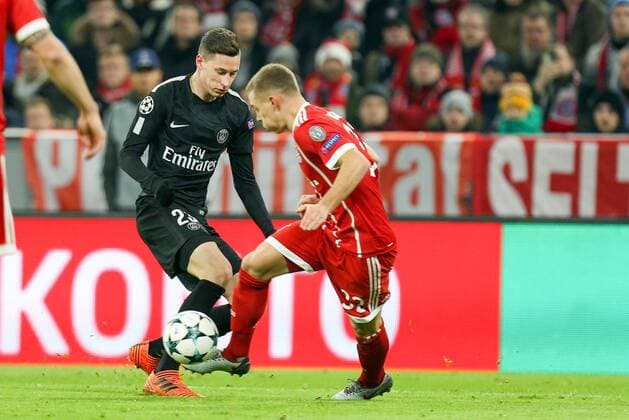 In a duel action with Julian Draxler 23 Paris Saint Germain and Joshua Kimmich 32 Bayern Munich Muenchen vs Paris Saint Germain Soccer Preliminary Round Champions League 05 12 2017 Muenchen Bayern Germany Copyright: xkolbert-press ChristianxKolbertx