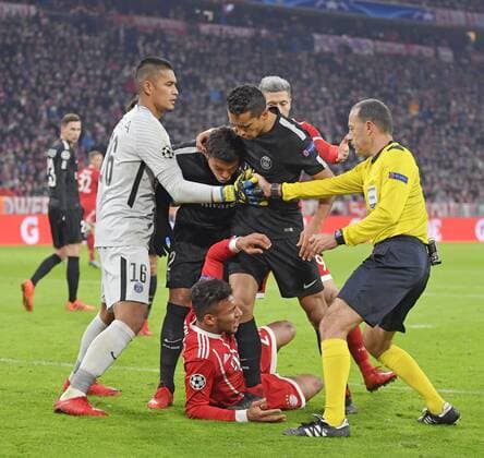 05 12 2017 Football UEFA Champions League 2017 2018 Group Stage 6 Gameday FC Bayern Munich Paris Saint Germain in the Allianz Arena Munich v left Goalkeeper Alphonse Areola Paris Thiago Silva Paris and Marquinhos re Paris insult Corentin Tolisso FC Bayern Munich lying on the floor go