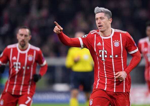FOOTBALL CHAMPIONS LEAGUE SAISON 2017 2018 GROUP PHASE FC Bayern Muenchen Paris Saint Germain 05 12 2017 Torjubel Robert Lewandowski FC Bayern Muenchen Muenchen