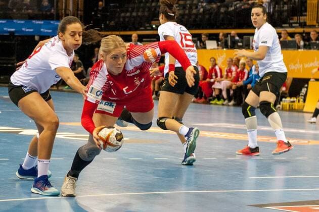 GER IHF World Cup 2017 DEN Denmark vs Tunisia TUNE 05 12 2017 EWE Arena Oldenburg Germany 23 IHF World Championship 2017 Womens first round Group C Denmark vs Tunisia in the picture Sarah IVERSEN THE 5 Senda Farah CHEKIR DO 9 Nordphotox xRojahn nph00300