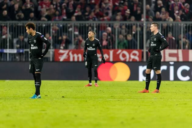 Muenchen Germany 05 12 2017 UEFA Champions League 2017 18 Season Group Stage Group B 6 Matchday FC Bayern Munich Paris Saint Germain PSG Layvin Kurzawa PSG Julian Draxler PSG disappointed disappointment after conceding DeFodi048