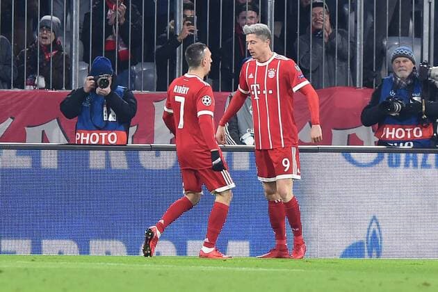Soccer Champions League Group Stage 6 Gameday FC Bayern Munich Paris Saint Germain on 05 12 2017 in the Allianz Arena in Munich Torjubel to 1 0 by Robert Lewandowski Munich right Franck Ribery Munich left xRx