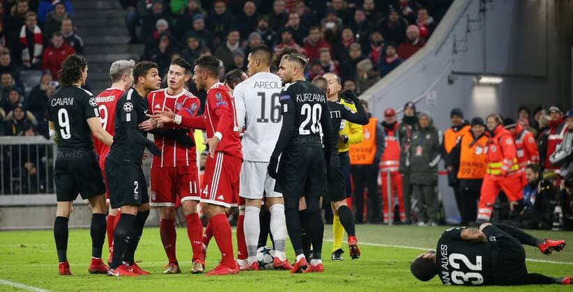 Soccer UEFA Champions League Bayern Munich Paris Saint Germain on 05 12 2017 in the Allianz Arena Group B Gameday 6 Season 2017 18 xmdx Packing at Alphonse AREOLA 16 goalkeeper Paris Saint Germain FC Bayern Munich Paris Saint Germain