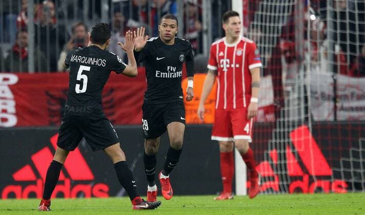Soccer UEFA Champions League Bayern Munich Paris Saint Germain on 05 12 2017 in Allianz Arena Group B Gameday 6 Season 2017 18 xmdx 2 1 Kylian MBAPPE 29 hit Paris Saint Germain against Sven ULREICH 26 goal Bayern Muenchen goaljubel FC Bayern Muenchen Paris Saint Germain