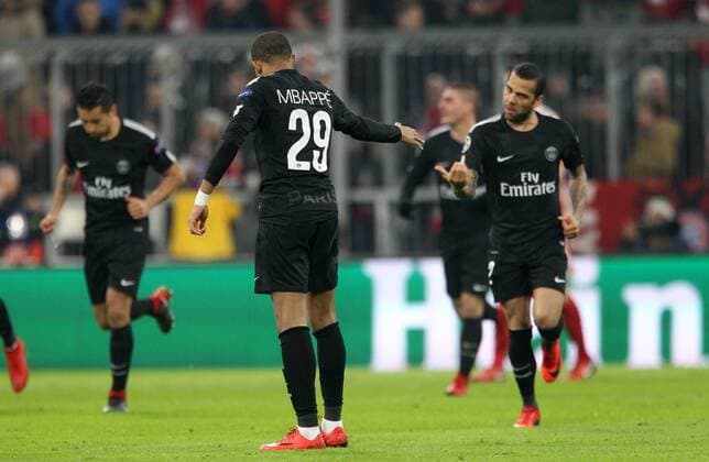 Soccer UEFA Champions League Bayern Munich Paris Saint Germain on 05 12 2017 in Allianz Arena Group B Gameday 6 Season 2017 18 xmdx 2 1 Kylian MBAPPE 29 hit Paris Saint Germain against Sven ULREICH 26 goal Bayern Muenchen goaljubel FC Bayern Muenchen Paris Saint Germain