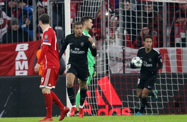 Soccer UEFA Champions League Bayern Munich Paris Saint Germain on 05 12 2017 in Allianz Arena Group B Gameday 6 Season 2017 18 xmdx 2 1 Kylian MBAPPE 29 hit Paris Saint Germain against Sven ULREICH 26 goal Bayern Muenchen goaljubel FC Bayern Muenchen Paris Saint Germain
