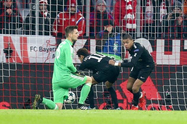disappointment with Sven Ulreich 26 FC Bayern Muenchen scored the goal by Kylian Mbappe 29 Paris Saint Germain to 1 2 FC Bayern Muenchen vs Paris Saint Germain Soccer Preliminary Round Champions League 05 12 2017 Muenchen Bayern Germany Copyright: xkolbert-press ChristianxKolbertx