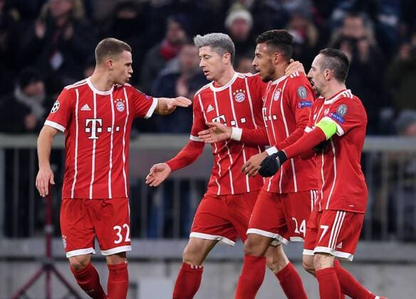 FOOTBALL CHAMPIONS LEAGUE SEASON 2017 2018 GROUP PHASE FC Bayern Muenchen Paris Saint Germain 05 12 2017 Torjubel after 2 0 Joshua Kimmich Robert Lewandowski Corentin Tolisso and Franck Ribery v l all Bayern Munich Muenchen
