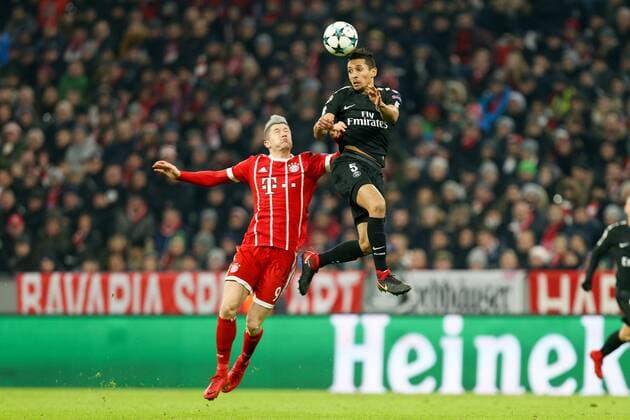 In duel action header duel with Robert Lewandowski 9 FC Bayern Muenchen and Marquinhos 5 Paris Saint Germain FC Bayern Munich vs Paris Saint Germain Soccer Preliminary Round Champions League 05 12 2017 Munich Bavaria Germany Copyright: xkolbert-press ChristianxKolbertx