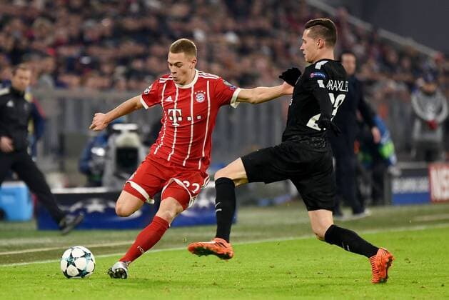 Joshua Kimmich FC Bayern Muenchen Julian Draxler Paris St Germain Germany Muenchen Sport Soccer UEFA Champions League Matchday 6 FC Bayern Muenchen vs Paris Saint Germain on 05 12 2017 Allianz Arena