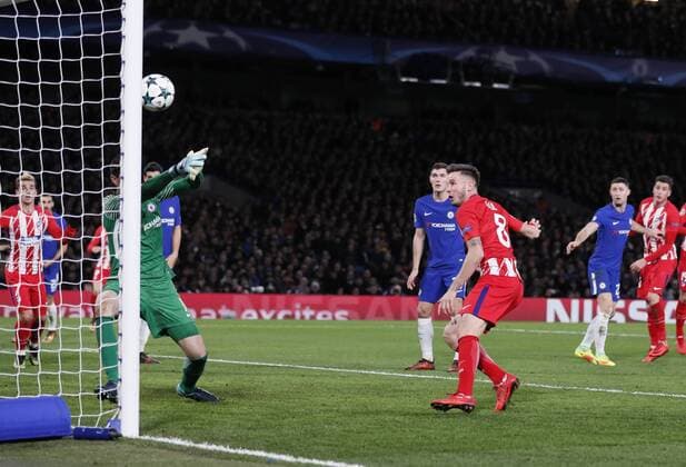 Saul Niguez of Atletico Madrid scores the first goal past Thibaut Courtois of Chelsea during the Champions League Group C match at the Stamford Bridge, London. Picture date: December 5th 2017. Picture credit should read: David Klein Sportimage EDITORIAL USE ONLY. No use with unauthorised audio, video, data, fixture lists, club league logos or live services. Online in-match use limited to 120 images, no video emulation. No use in betting, games or single club league player publications.