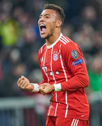 Corentin TOLISSO FCB 24 Shot on target shoots the gate to the 3 1 goal celebrations cheering for the cheering jubilation rejoices joy emotions celebration laughter rejoices joy rips his arms up clenched his fist FC BAYERN MUENCHEN PARIS SG Group stage return match Football UEFA Champions League Munich 05 12 2017 CL season 2017 2018 FCB SG Paris